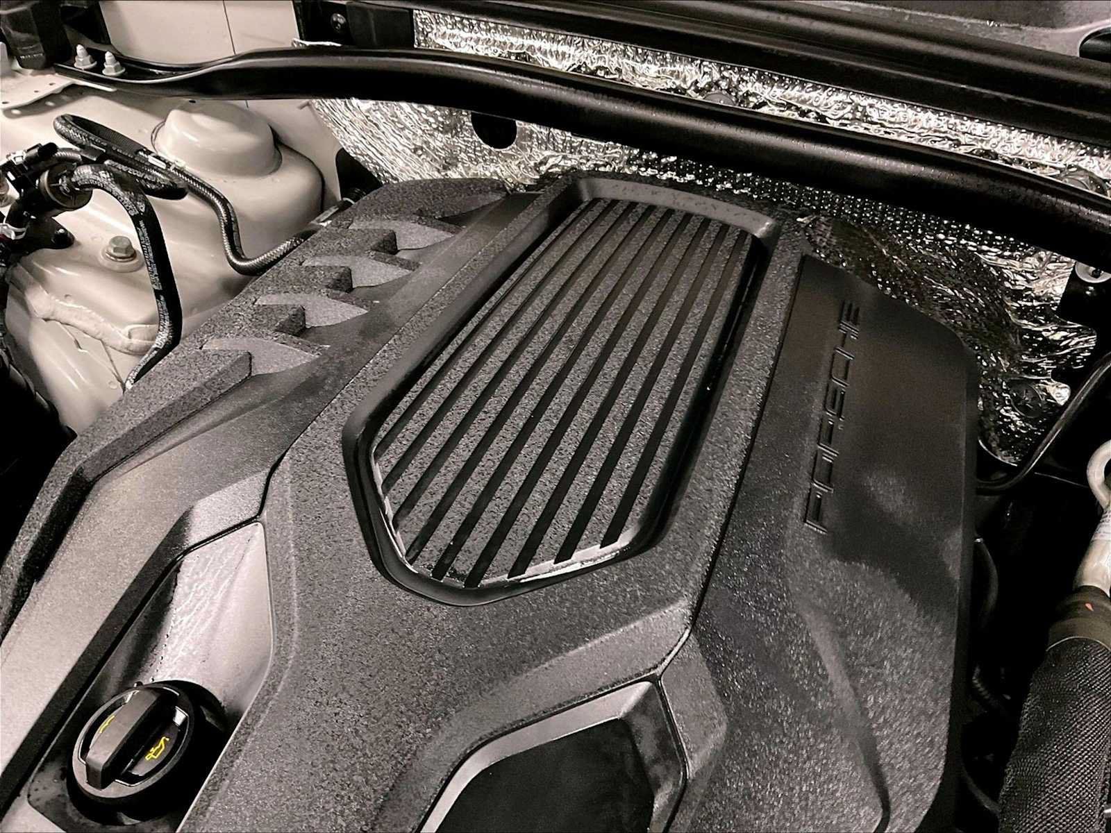 Certified 2023 Porsche Macan AWD/4WD image 33