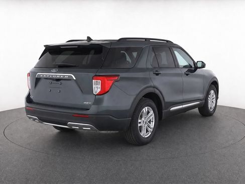 Used 2024 Ford Explorer XLT w/ Equipment Group 202A AWD/4WD image 21