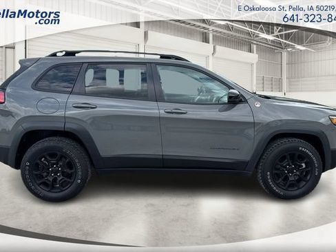 Used 2022 Jeep Cherokee Trailhawk w/ Sun, Sound & Nav Group AWD/4WD image 2