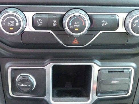 Used 2018 Jeep Wrangler Unlimited Sport AWD/4WD image 19