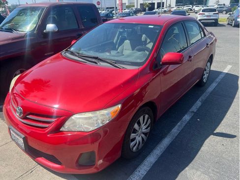 Used 2013 Toyota Corolla LE FWD image 2