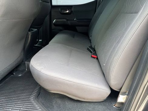 Used 2019 Toyota Tacoma TRD Off-Road w/ Technology Package AWD/4WD image 19