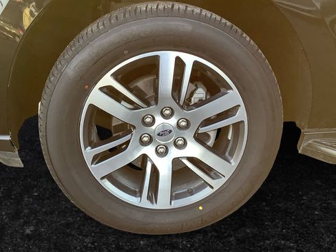 Used 2024 Ford Expedition Limited image 26