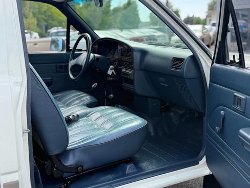 Used 1989 Toyota Pickup Deluxe AWD/4WD image 33