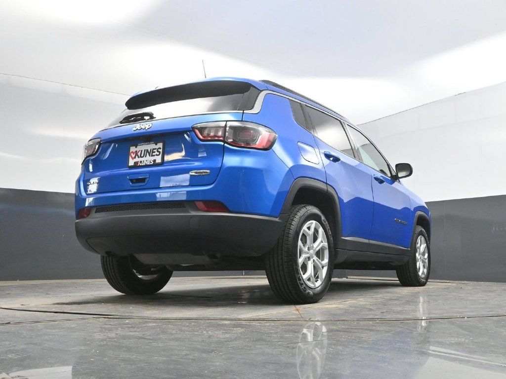 Used 2024 Jeep Compass Latitude AWD/4WD image 38