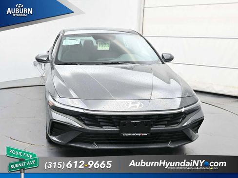 New 2026 Hyundai Elantra SE FWD image 4