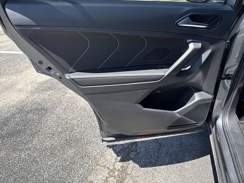 Used 2024 Volkswagen Tiguan SE w/ Panoramic Sunroof Package FWD image 21