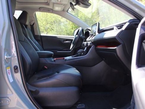 Used 2019 Toyota RAV4 Adventure w/ Cold Weather Package AWD/4WD image 16