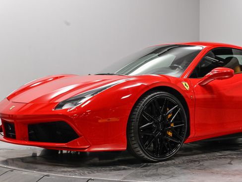 Used 2018 Ferrari 488 GTB RWD image 5
