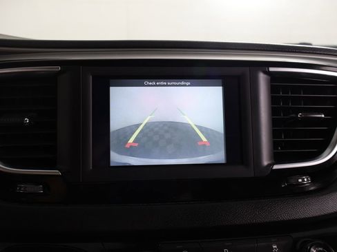 Used 2020 Chrysler Pacifica Touring-L FWD image 44