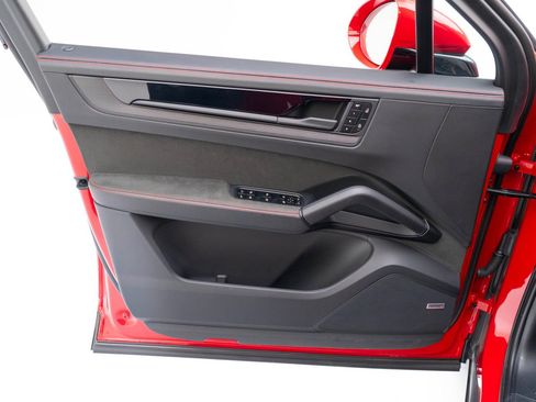 Used 2025 Porsche Cayenne GTS image 22