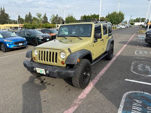 Used 2013 Jeep Wrangler Unlimited Sport w/ Connectivity Group AWD/4WD image 3