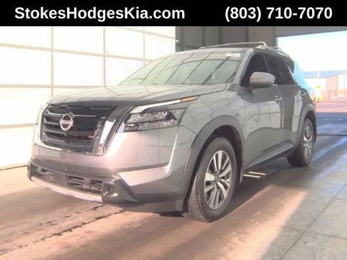 Used 2025 Nissan Pathfinder SL AWD/4WD image 1