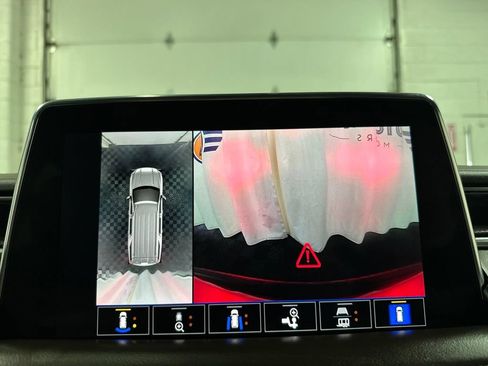 Used 2022 GMC Yukon SLT w/ SLT Premium Package AWD/4WD image 30