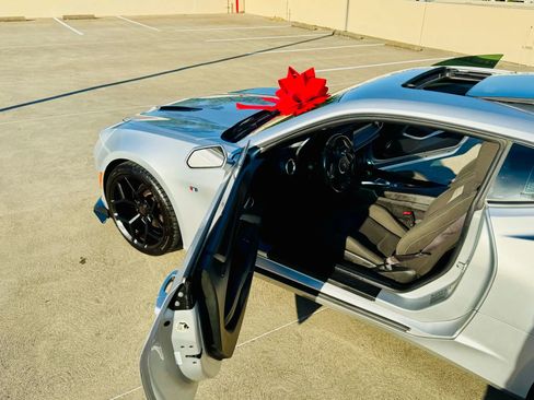 Used 2017 Chevrolet Camaro SS RWD image 32