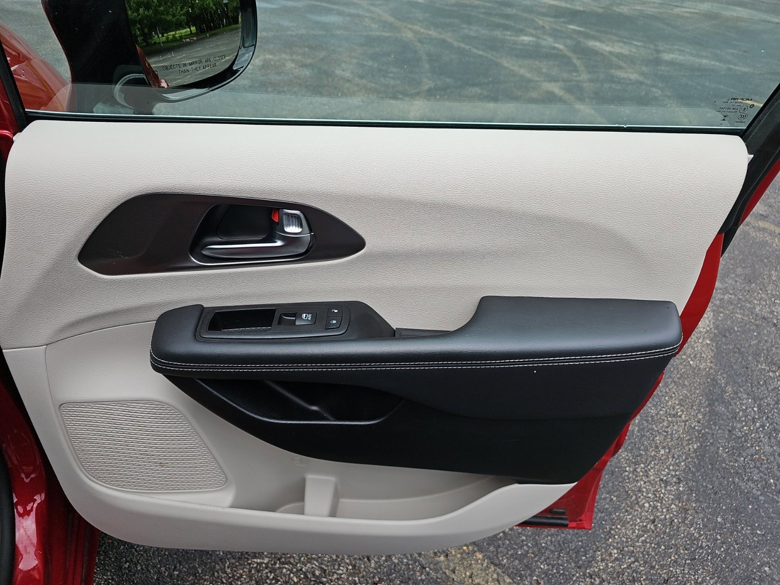 Used 2024 Chrysler Pacifica Touring-L FWD image 14