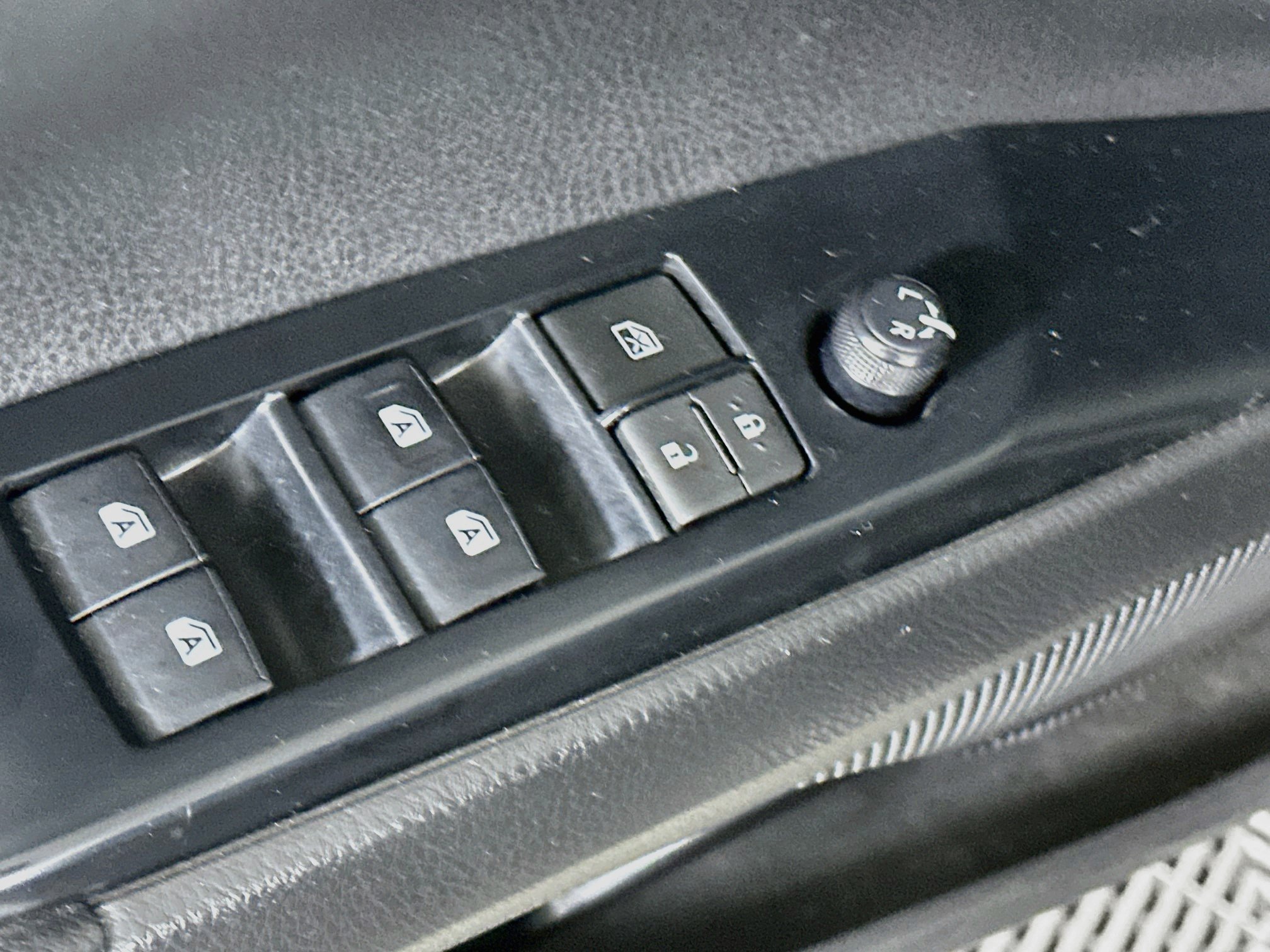 Used 2020 Toyota Camry SE w/ Carpet Mat Package FWD image 15