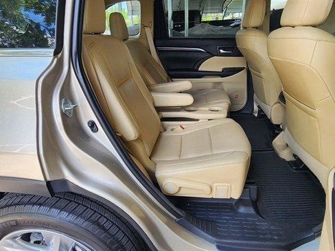Used 2016 Toyota Highlander Limited FWD image 23