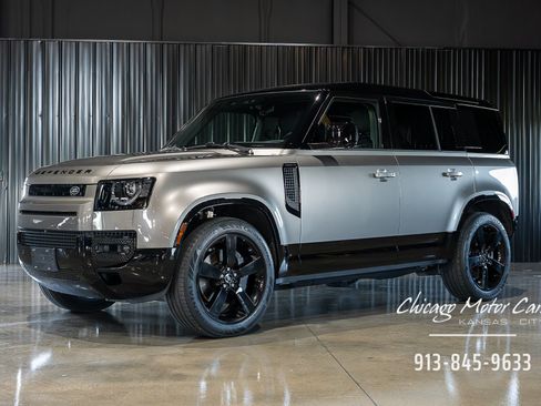 Used 2025 Land Rover Defender 110 X-Dynamic SE AWD/4WD image 1