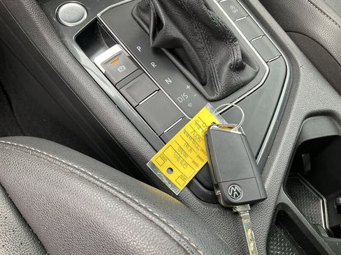 Used 2020 Volkswagen Tiguan SE w/ Panoramic Sunroof Package image 40