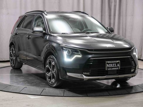 Used 2023 Kia Niro EX Touring FWD image 5