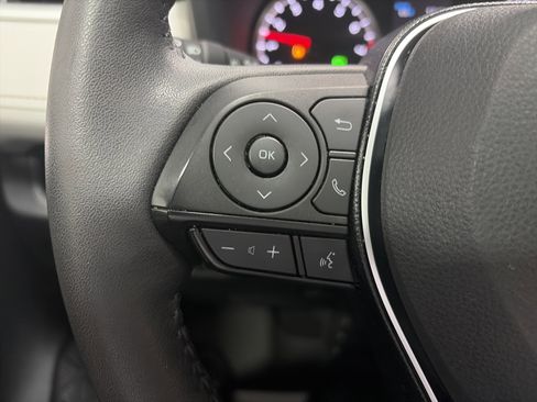 Used 2021 Toyota RAV4 XLE Premium image 17