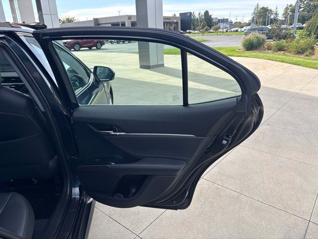 Used 2018 Toyota Camry XLE FWD image 30