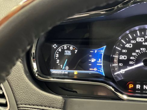 Used 2019 Lincoln MKT AWD image 28