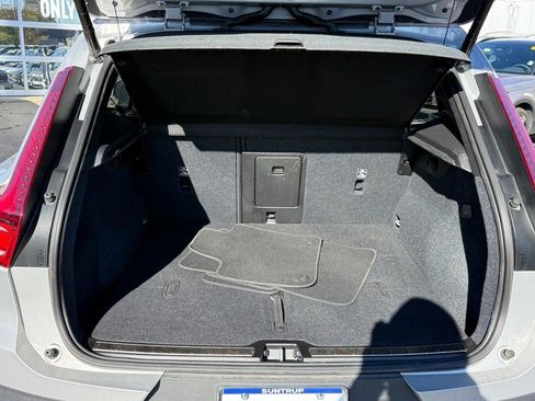 Certified 2025 Volvo XC40 B5 Plus image 5