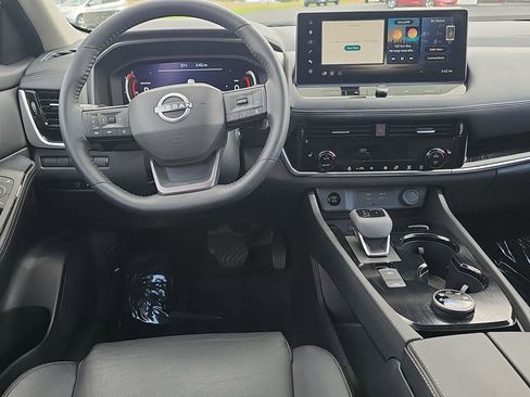 Used 2025 Nissan Rogue SL AWD/4WD image 30