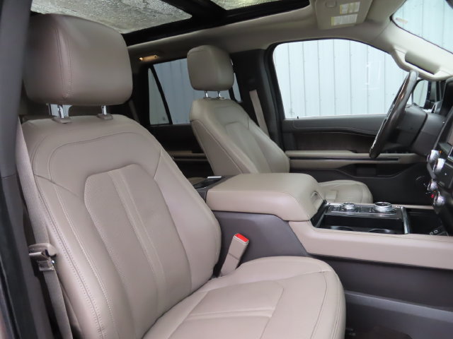 Used 2019 Ford Expedition Limited w/ Equipment Group 302A AWD/4WD image 26