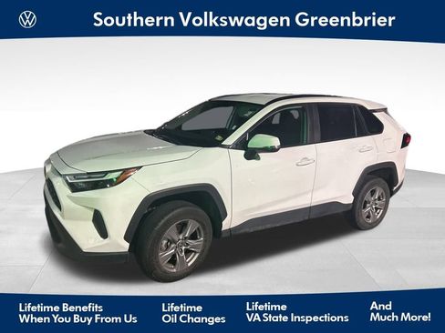 Used 2025 Toyota RAV4 XLE AWD/4WD image 1