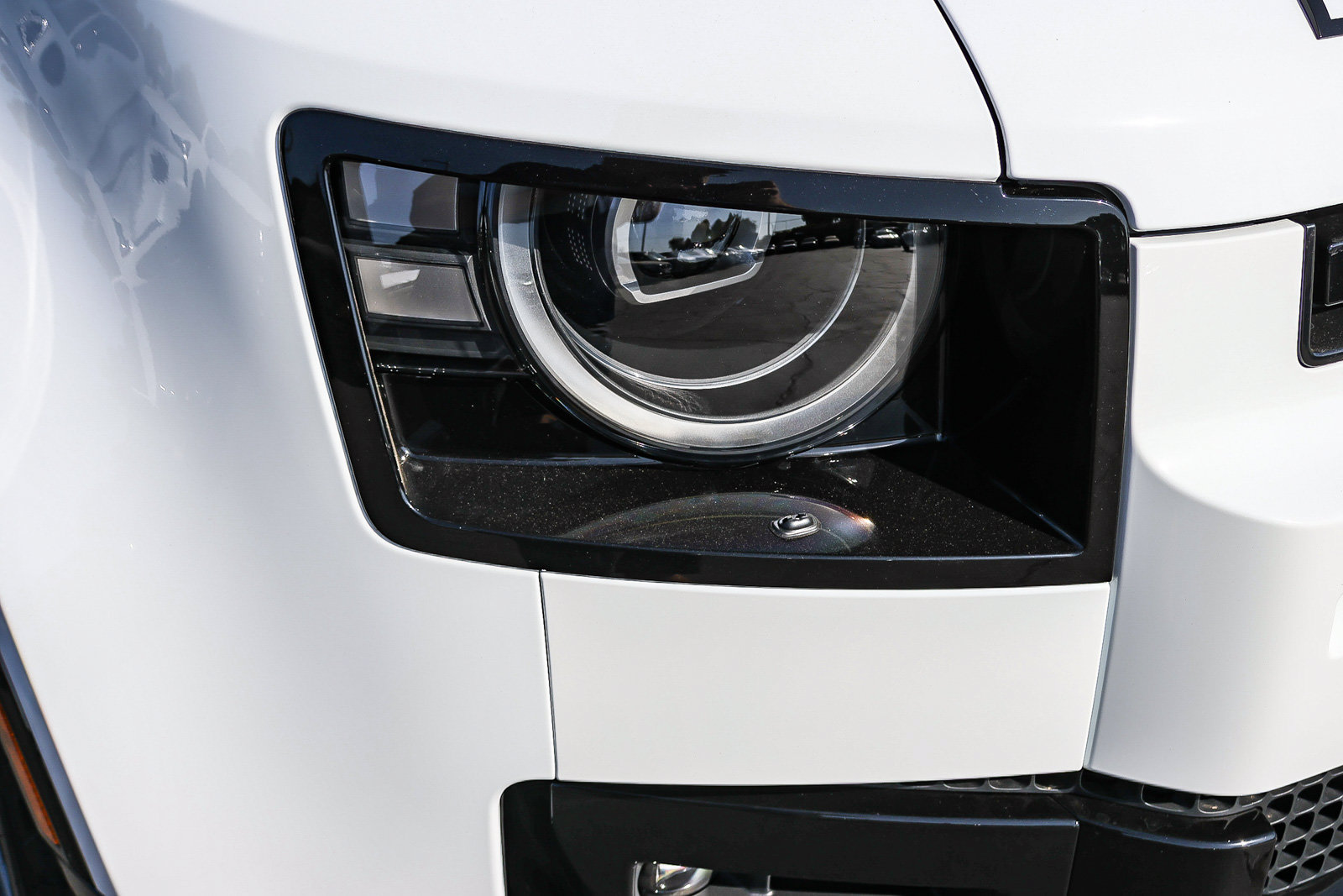 New 2026 Land Rover Defender 110 X-Dynamic SE AWD/4WD image 14