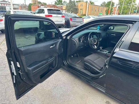 Used 2016 Dodge Charger R/T RWD image 10
