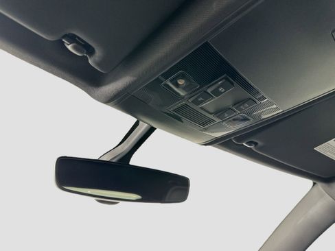 Certified 2021 Volkswagen Atlas Cross Sport SE image 18