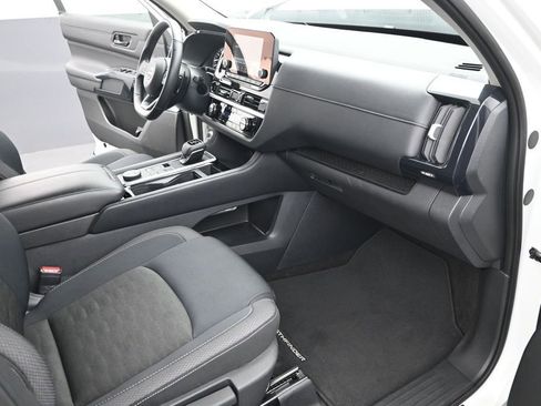 Used 2025 Nissan Pathfinder SV AWD/4WD image 27