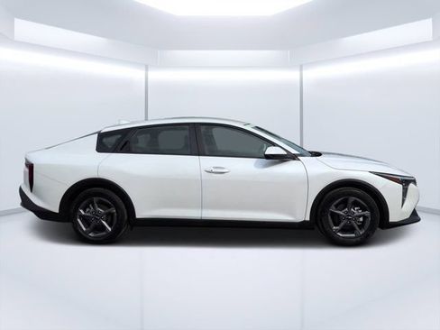 Used 2025 Kia K4 FWD image 2