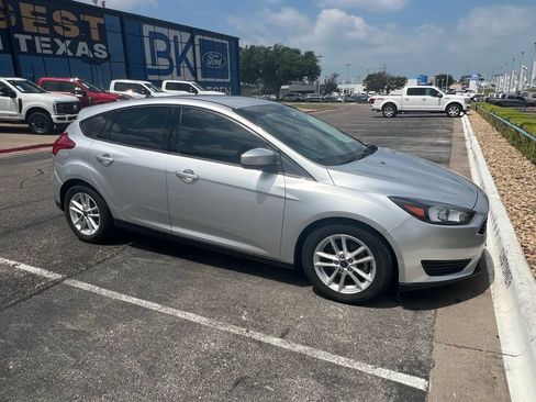 Used 2018 Ford Focus SE FWD image 4