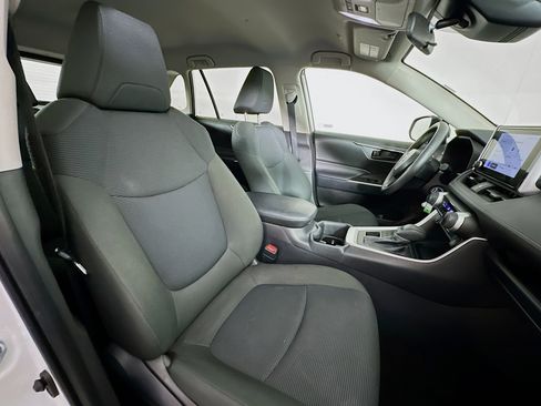 Used 2025 Toyota RAV4 LE image 28