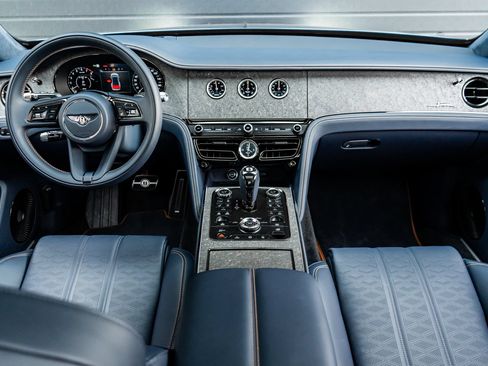 Certified 2025 Bentley Flying Spur Plug-In Hybrid AWD/4WD image 4
