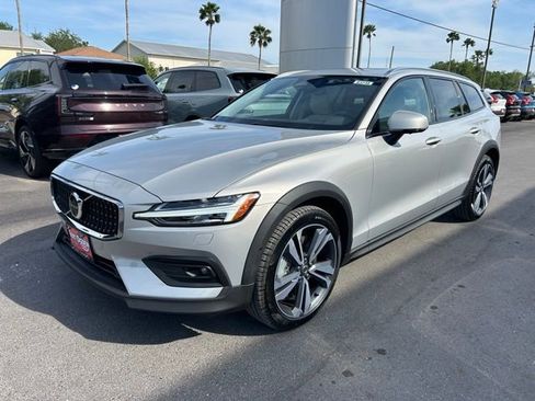 New 2025 Volvo V60 B5 Cross Country Plus w/ Protection Package Premier AWD/4WD image 3