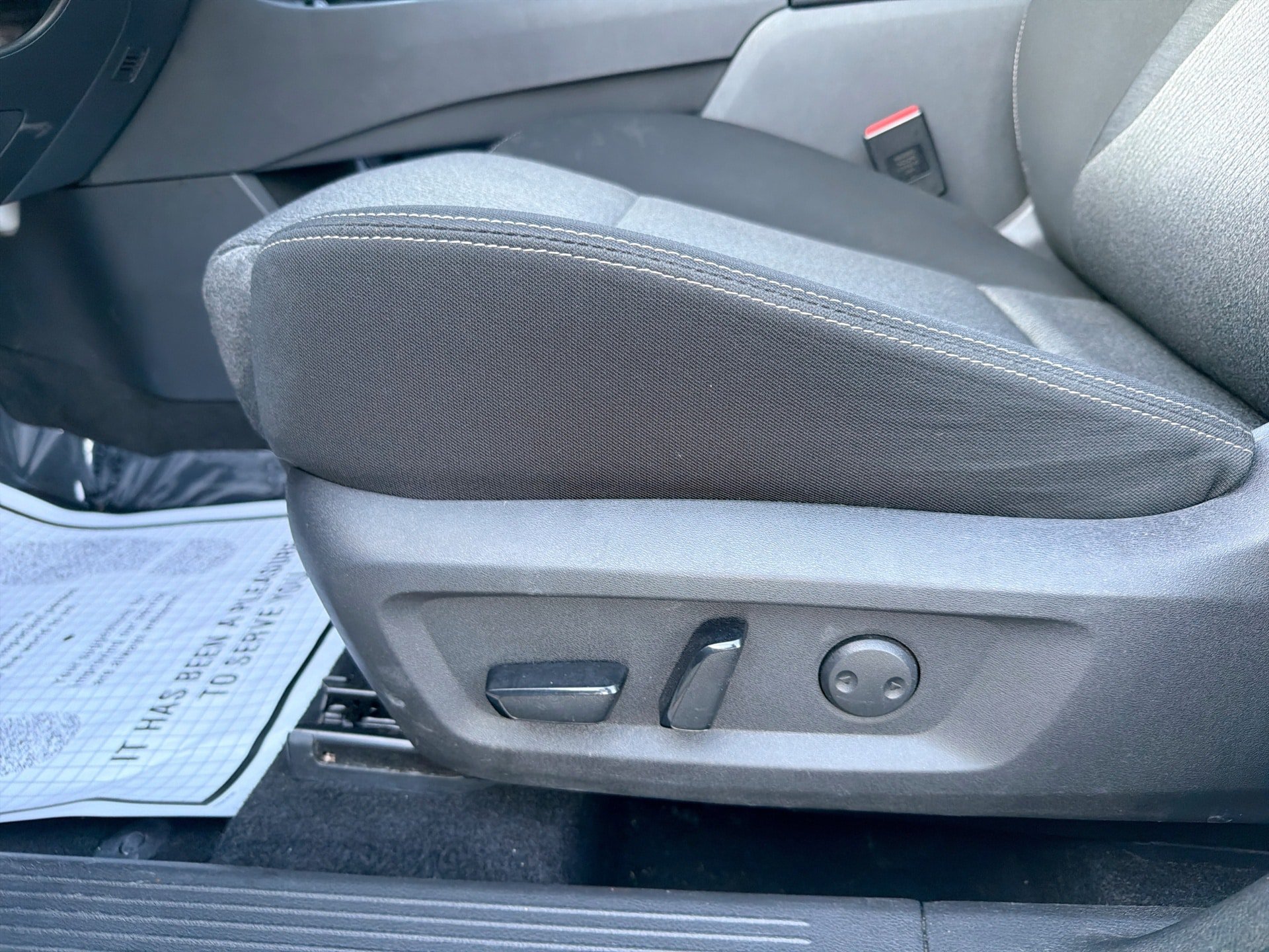 Used 2025 Nissan Rogue SV AWD/4WD image 14