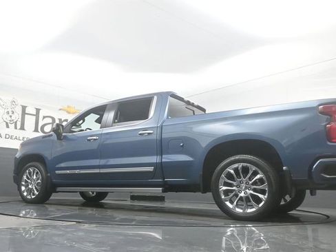 Used 2024 Chevrolet Silverado 1500 High Country w/ High Country Premium Package AWD/4WD image 5
