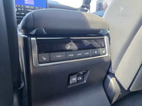 Used 2024 Lexus GX 550 w/ Accessory Package (2T) AWD/4WD image 16