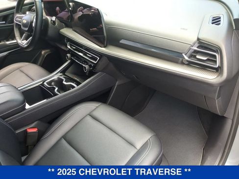 Used 2025 Chevrolet Traverse LT AWD/4WD image 23