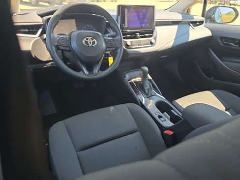 Used 2025 Toyota Corolla LE FWD image 9