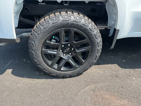 New 2024 Chevrolet Silverado 1500 LT Trail Boss w/ LPO, Dark Essentials Package image 9
