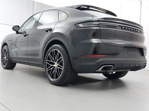 Certified 2024 Porsche Cayenne Coupe AWD/4WD image 3