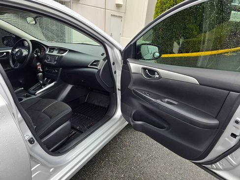 Used 2018 Nissan Sentra S image 10