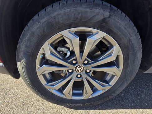 Used 2022 Toyota RAV4 Limited image 9